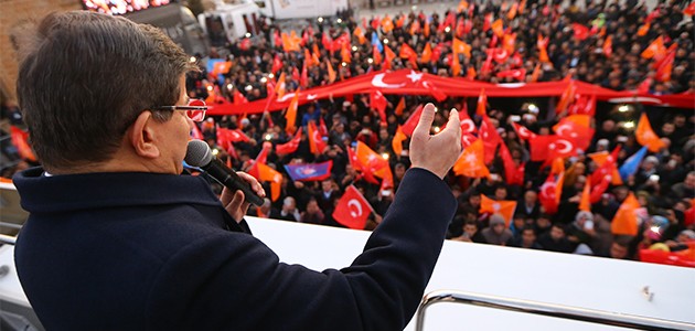 Başbakan Davutoğlu Midyat’ta halka hitap etti
