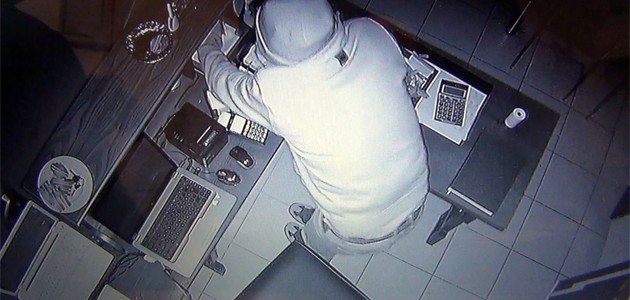 Konya’da hırsızlık anı güvenlik kamerasında