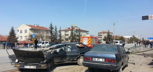 Konya-Ankara yolunu kapatan kaza! 3 yaralı