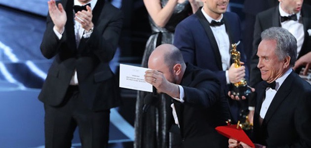 Oscar töreninde büyük skandal!