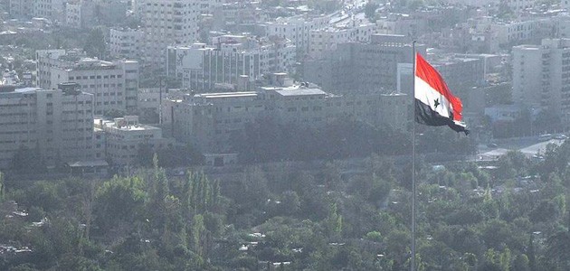 PYD/PKK’dan Münbiç’te ’bayrak oyunu’