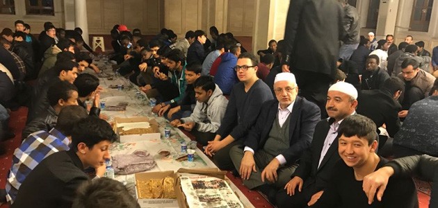 83 ülkeden gelen öğrenciler Hacıveyiszade Camii’nde buluştu
