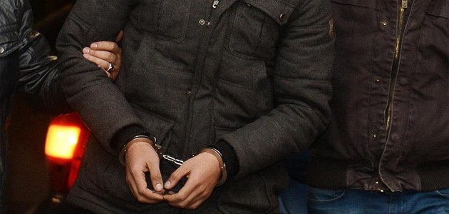 Türk bayrağını aşağılayarak indiren şüpheli tutuklandı