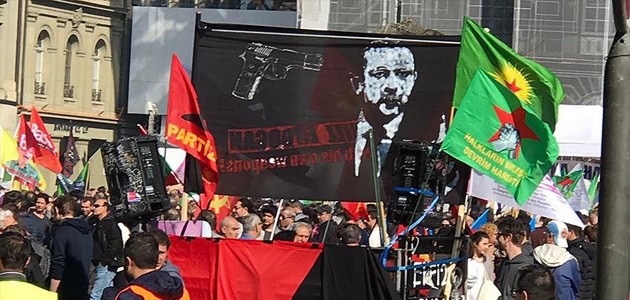 İsviçre’den Erdoğan’ı hedef gösteren pankarta soruşturma