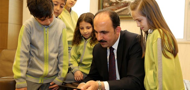 Başkan Altay, çocukları makamında ağırladı