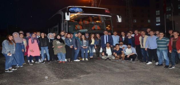 Karapınar Belediyesi 50 öğrenciyi Urfa’ya gönderdi