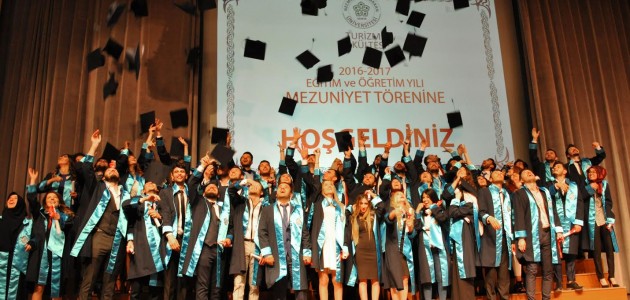 NEÜ Turizm Fakültesi öğrencilerinin mezuniyet heyecanı