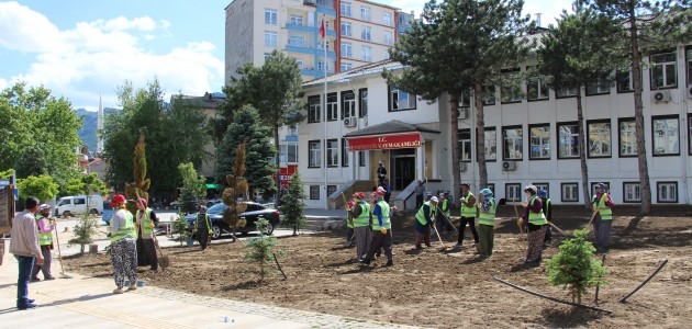 Seydişehir Belediyesi’nden kaymakamlık binası etrafına çevre düzenlemesi