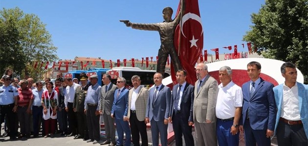 Kahraman Ömer Halisdemir’in heykeli dikildi
