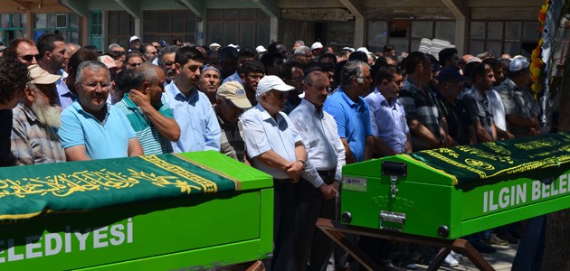 Konya’daki feci kazada ölen doktor ve babası toprağa verildi