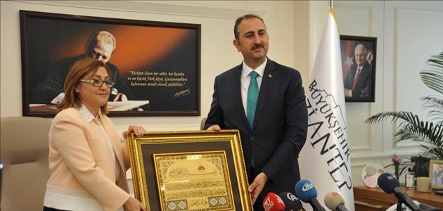 Adalet Bakanı Gül: 2 milyon hemşehrimizin duası üzerimizde