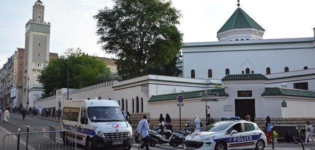 Fransa’da camiye çirkin saldırı