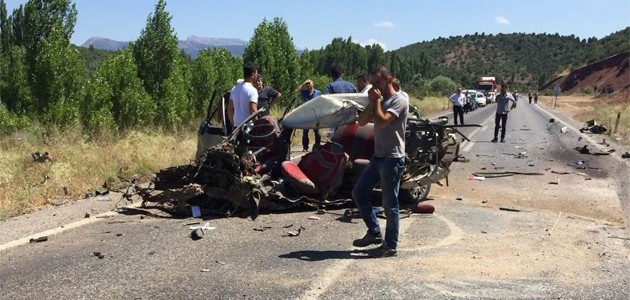 Konya’da kamyonla otomobil çarpıştı: 4 yaralı