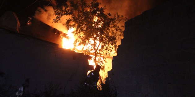 Konya’da yangın! Müstakil ev alev alev yandı