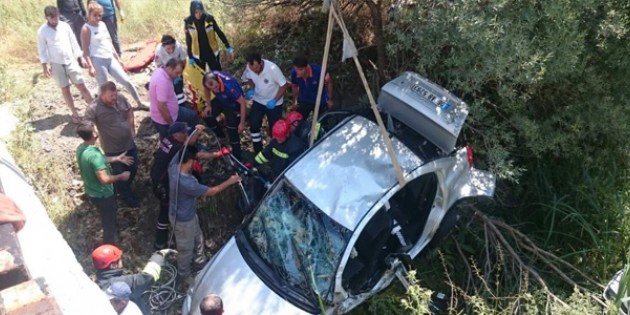 Konya’da trafik kazası! Otomobilde sıkışan 4 kişi kurtarıldı