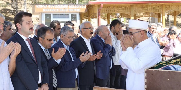 Kalkınma Bakanı Lütfi Elvan Konya’da cenaze törenine katıldı