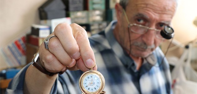 Konya’da 51 yıllık saat ustası zamana direniyor!
