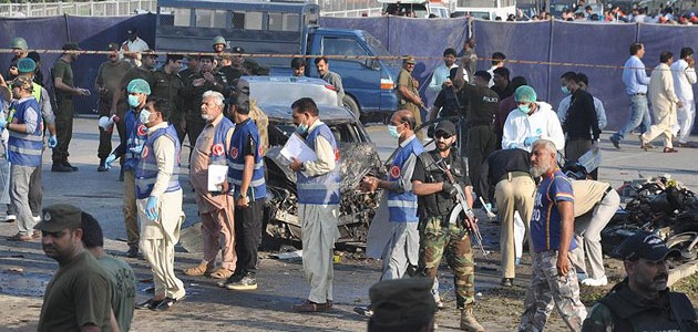 Pakistan’da bombalı saldırıda 7 polis öldü