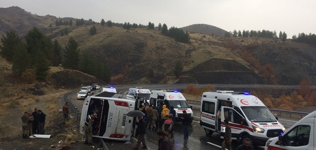 Elazığ’da yolcu otobüsü devrildi: 2 ölü, 18 yaralı