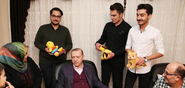 Erdoğan, ismini taşıyan üçüzlerle bir araya geldi