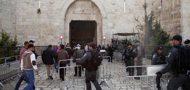 İsrail Kudüs’ün ana giriş kapısına bariyerler yerleştirdi