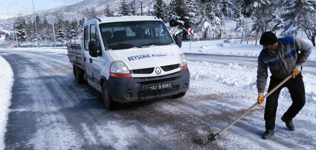 Beyşehir’de kar temizliği çalışmaları
