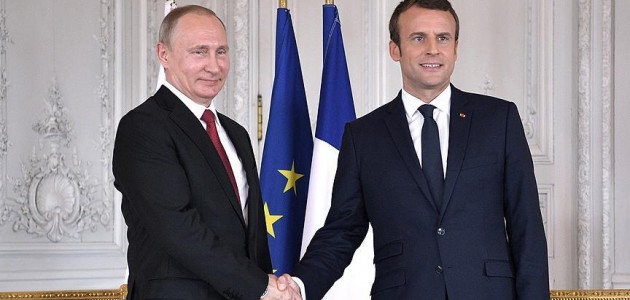 Macron, başkanlığa yeniden seçilen Putin’i tebrik etti