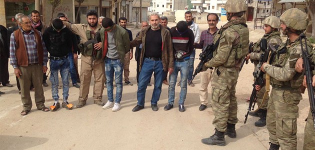 Afrin’de halk 18 teröristi TSK’ya teslim etti