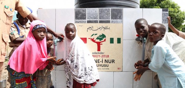 Türk hayırseverler Nijerya’da su kuyuları açtırdı