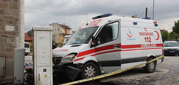 Konya’da otomobille çarpışan ambulans çeşme önündeki çocuğa çarptı
