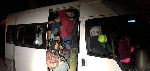 14 kişilik minibüse 56 kaçak bindirmişler
