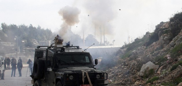 İsrail askerleri 8 Filistinliyi gözaltına aldı