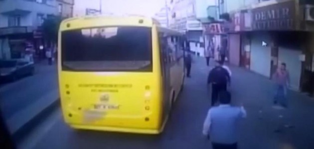Halk otobüsüne saldırı anı kamerada