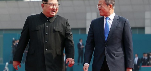 Güney ve Kuzey Kore liderleri bir araya geldi
