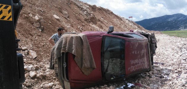 Konya’da kamyonet uçuruma devrildi: 1 yaralı