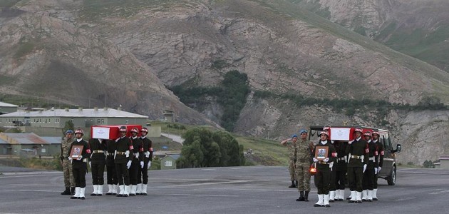 Hakkari’de şehit askerler için tören