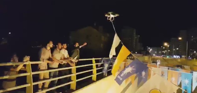Bayrak süslemesini drone ile yaptılar