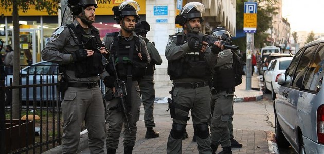 İsrail 2’si gazeteci 10 Filistinliyi gözaltına aldı