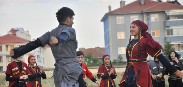 Folklor ekipleri Akşehir’de gösteri yaptı