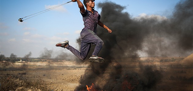 İsrail askerleri Gazze sınırında 220 Filistinliyi yaraladı