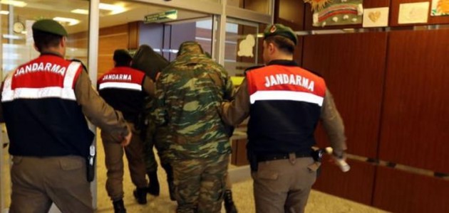 Yunan askerlerin tutukluluğuna devam kararı