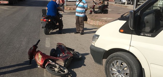 Konya’da minibüsle çarpışan elektrikli bisiklet sürücüsü kaçtı