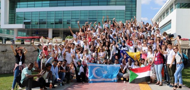Türkoloji öğrencileri, KTO Karatay Üniversitesini gezdi