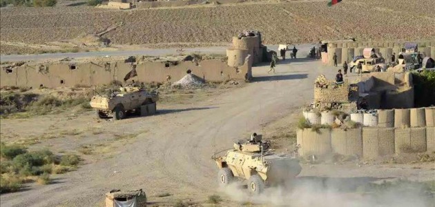 Afganistan’da Taliban askeri kampa saldırdı