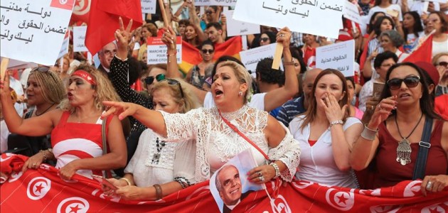 Tunus’ta ’mirasta kadın erkek eşitliği’ eylemi