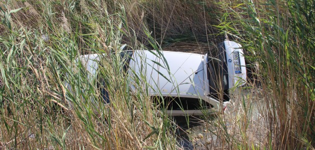 Konya’da otomobil sulama kanalına düştü: 4 yaralı