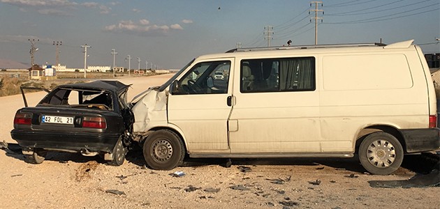 Konya’da otomobil ile minibüs çarpıştı: 2 ölü, 3 yaralı