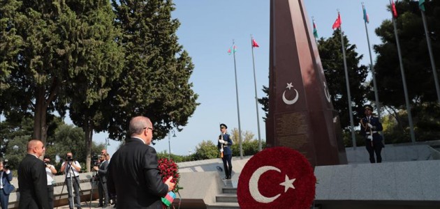 Cumhurbaşkanı Erdoğan’dan Azerbaycan’da şehitlik ziyareti