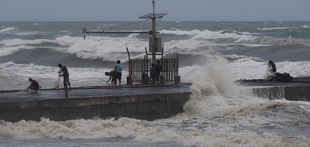Filipinler’deki Mangkhut tayfununda ölü sayısı 64’e yükseldi