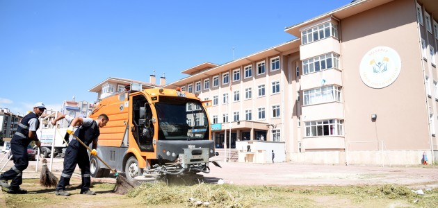 Selçuklu Belediyesi okul çevrelerini temizledi